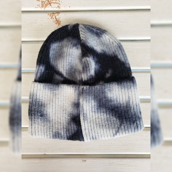NWOT Fila Blue & White Tie Dye Beanie - Picture 4 of 4